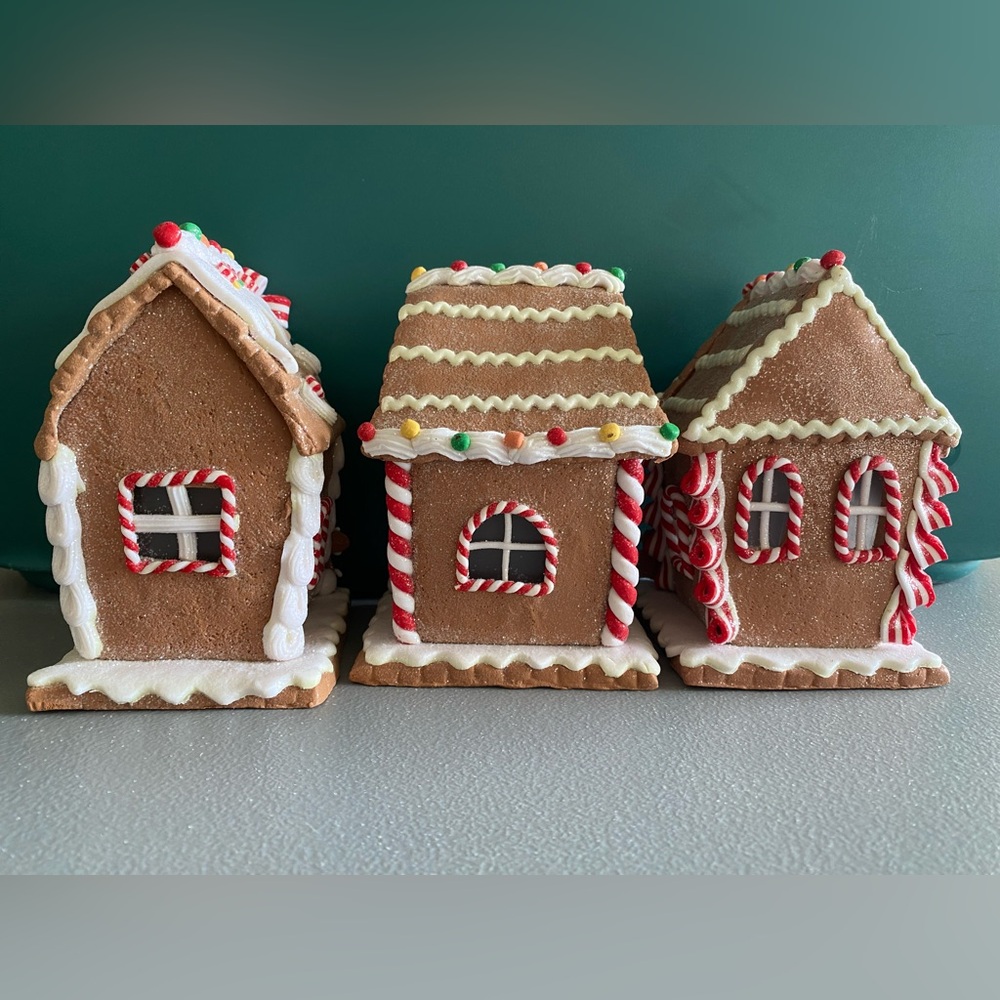 Festive Gingerbread House light up Decor Set - Picture 4 of 5